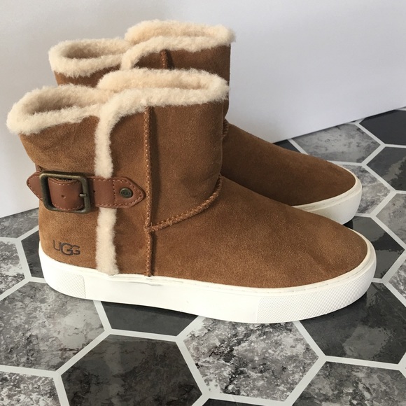 UGG AIKA SNEAKERS - Picture 2 of 6